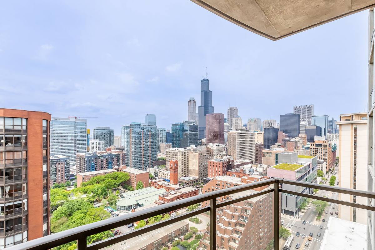 Apartment for rent at 8 E 9th St, Chicago, IL 60605