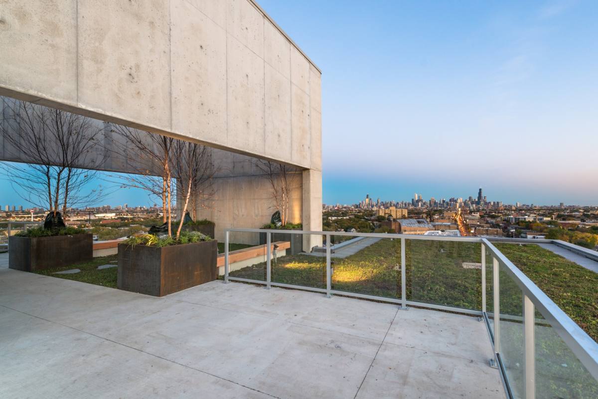 Apartment for rent at 2733 W Belden Ave, Chicago, IL 60647