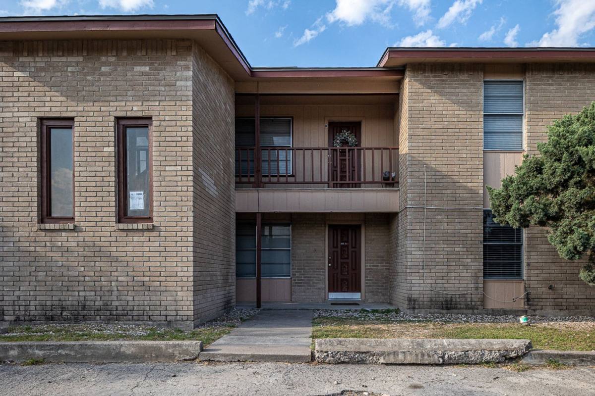 Apartment for rent at 100 Shannon Circle, Del Rio, TX 78840