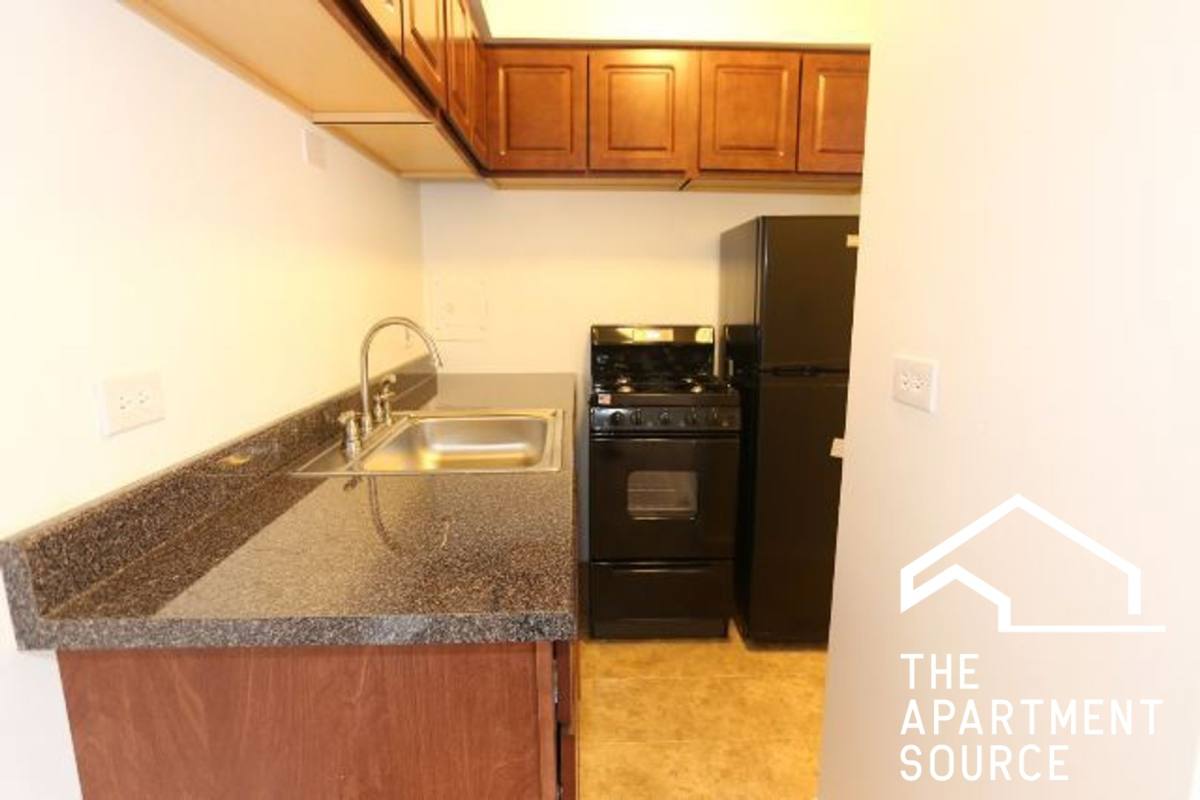 Apartment for rent at 1040 W Hollywood St, Chicago, IL 60660