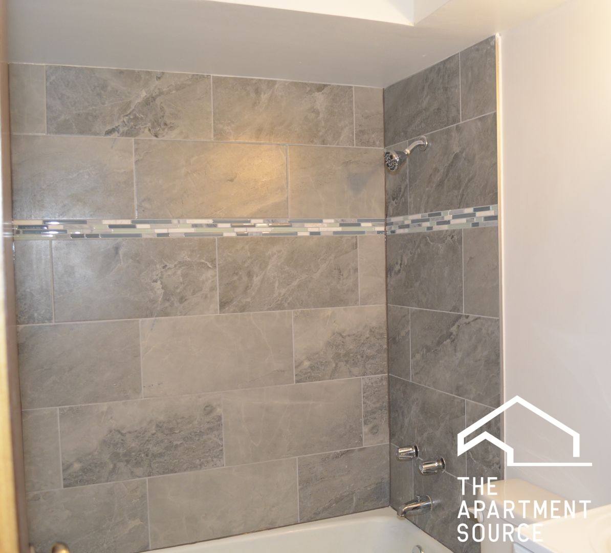 Apartment for rent at 1040 W Hollywood St, Chicago, IL 60660