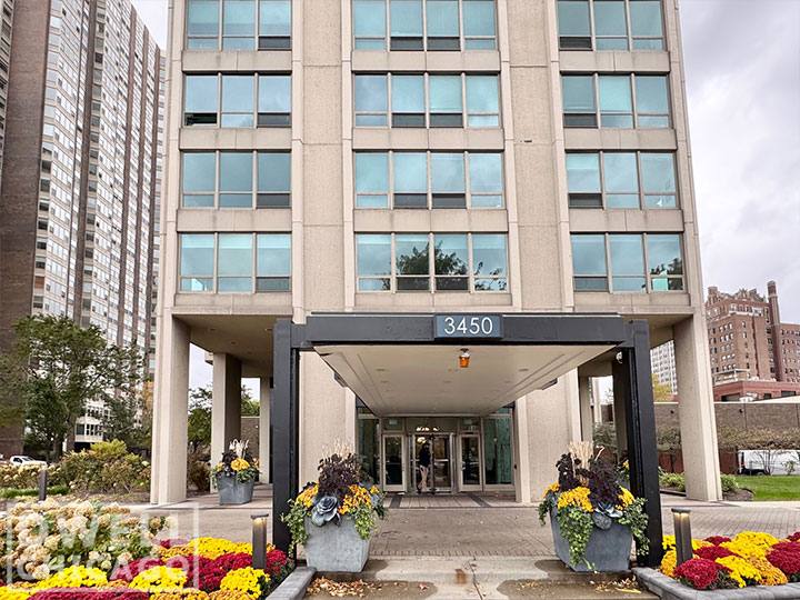 Apartment for rent at 3450 N Lake Shore Dr, Chicago, IL 60657