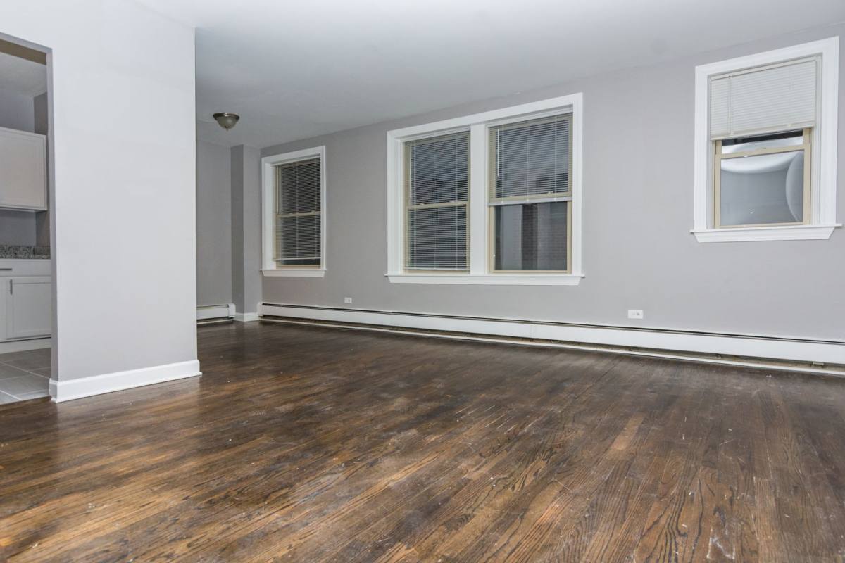 Apartment for rent at 7130 S Jeffrey Blvd, Chicago, IL 60649