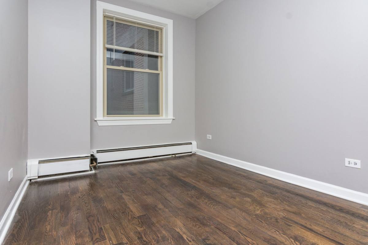 Apartment for rent at 7130 S Jeffrey Blvd, Chicago, IL 60649