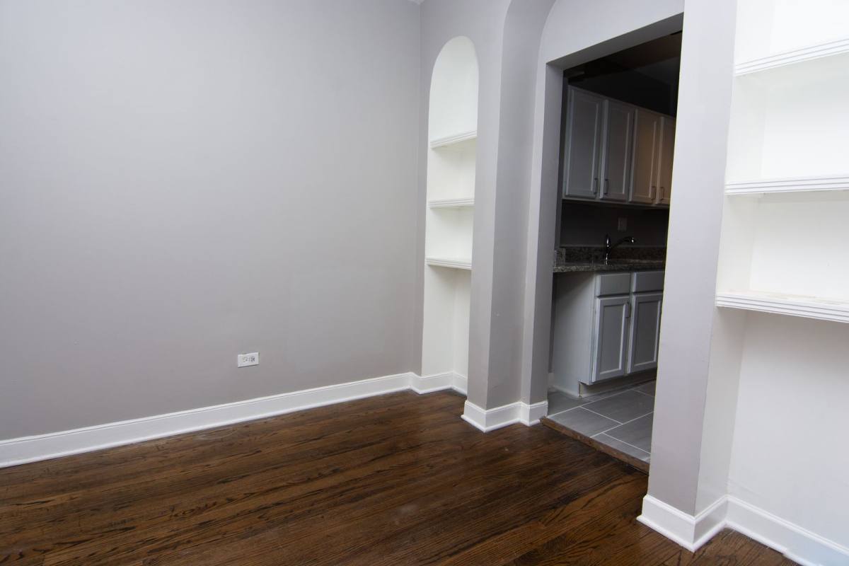 Apartment for rent at 7130 S Jeffrey Blvd, Chicago, IL 60649