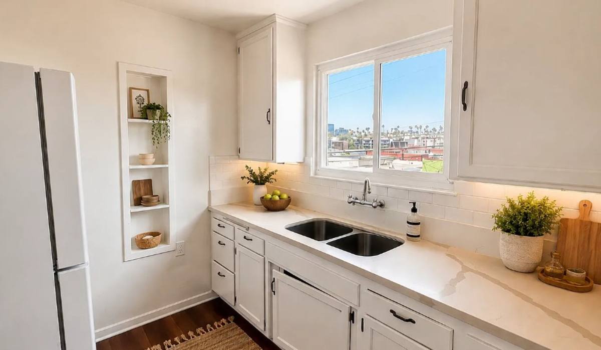 Apartment for rent at 261 S New Hampshire, Los Angeles, CA 90004