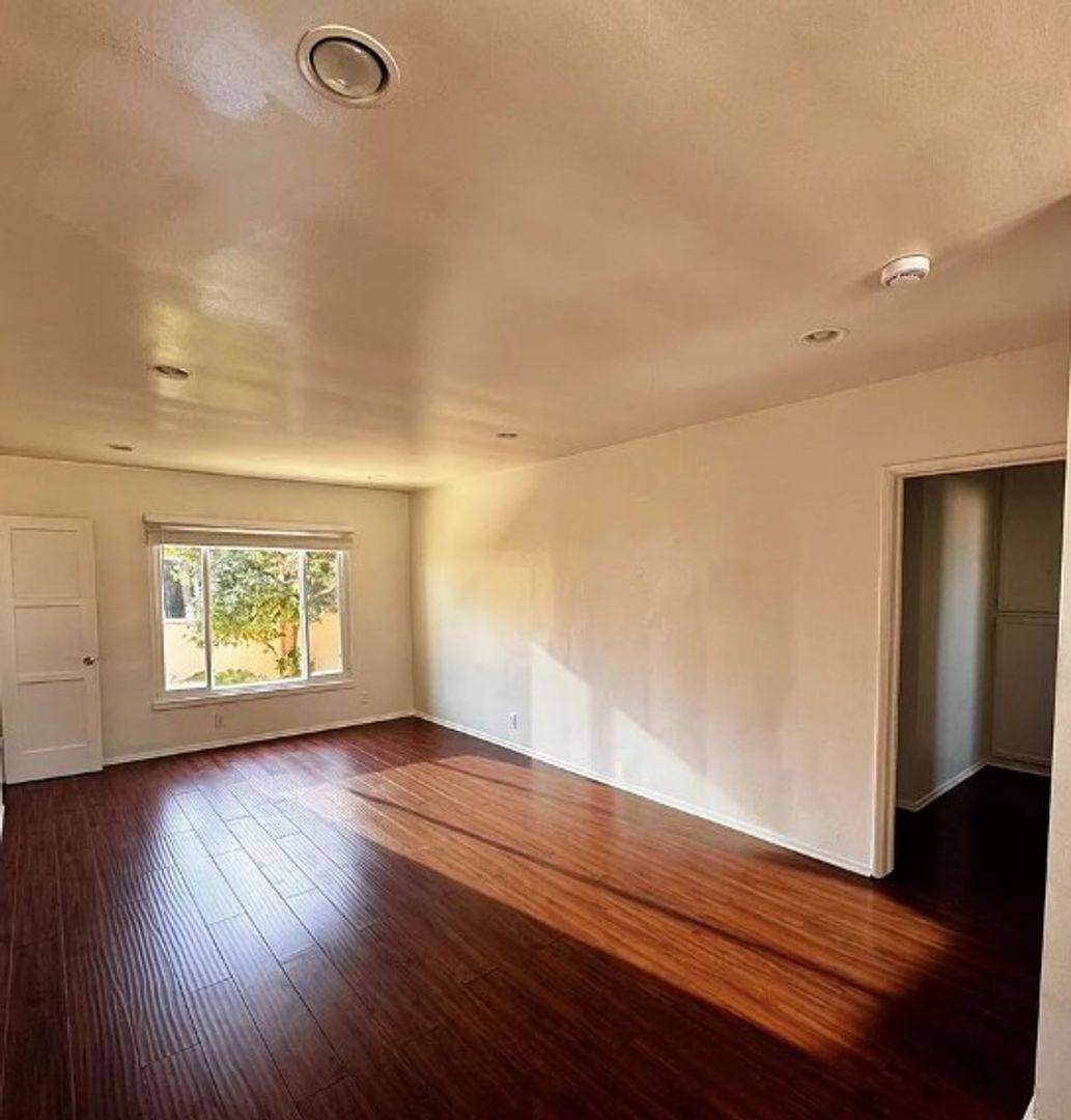 Apartment for rent at 261 S New Hampshire, Los Angeles, CA 90004
