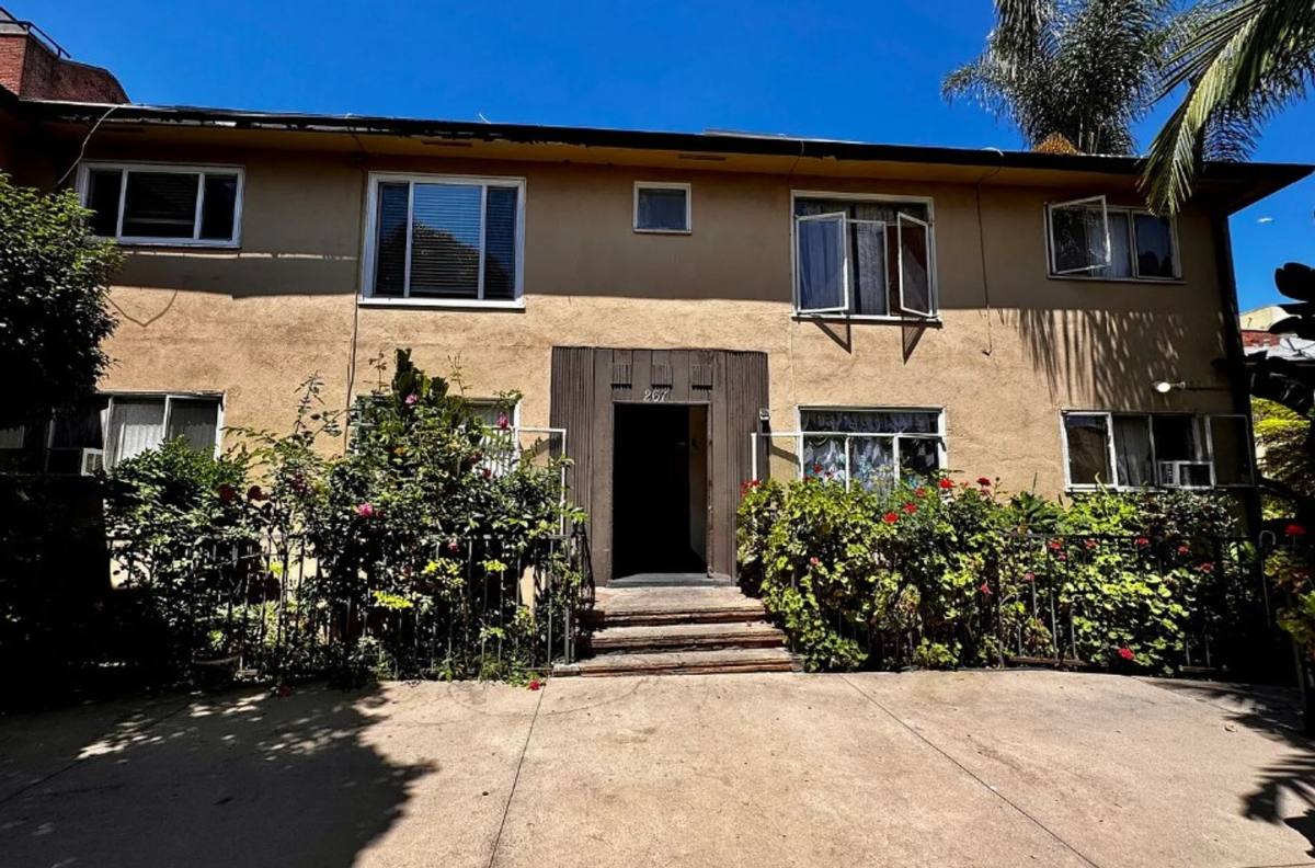 Apartment for rent at 261 S New Hampshire, Los Angeles, CA 90004