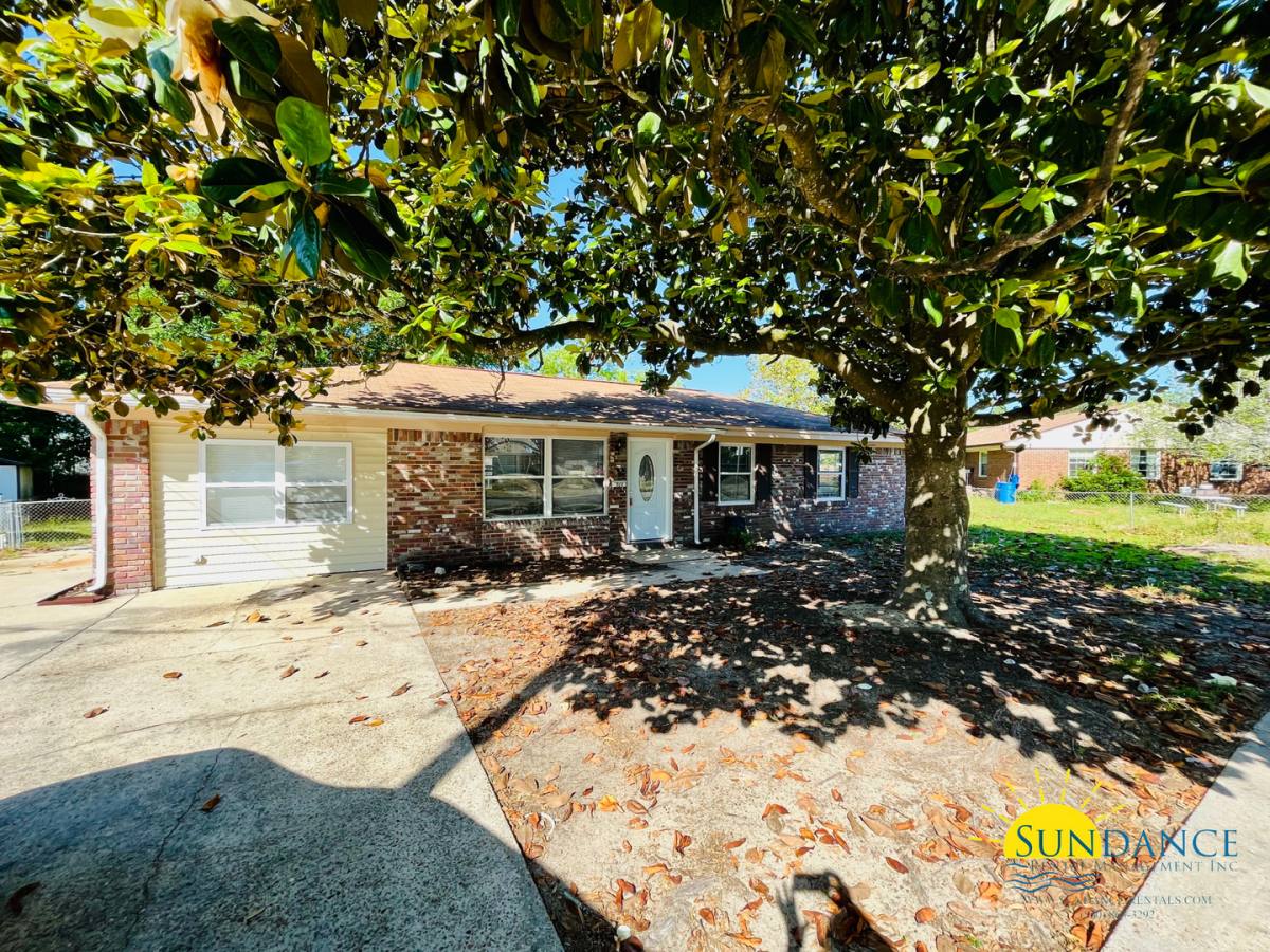 House for rent at 323 23rd St, Niceville, FL 32578
