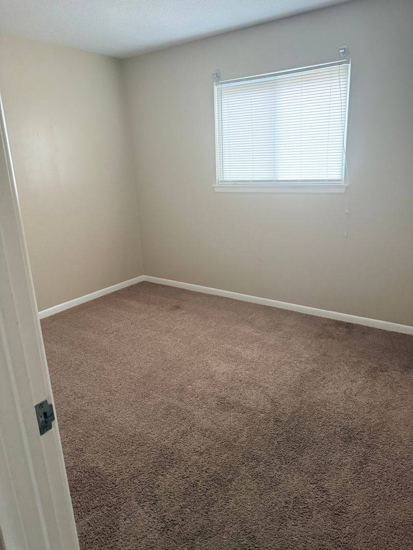 2807 Pembroke Lane A11, Saint Joseph, MO 64506 - Condo for Rent - Image 3