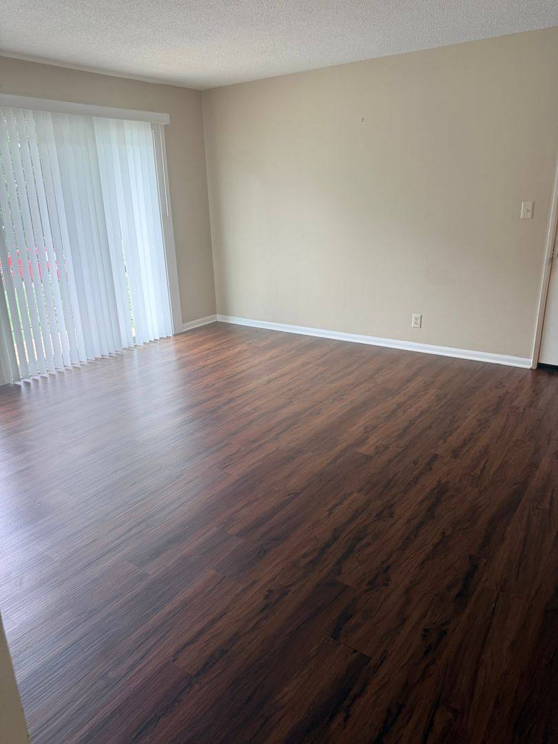2807 Pembroke Lane A11, Saint Joseph, MO 64506 - Condo for Rent - Image 4