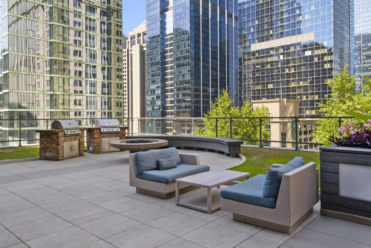 Apartment for rent at 210 N Wells #1, Chicago, IL 60606