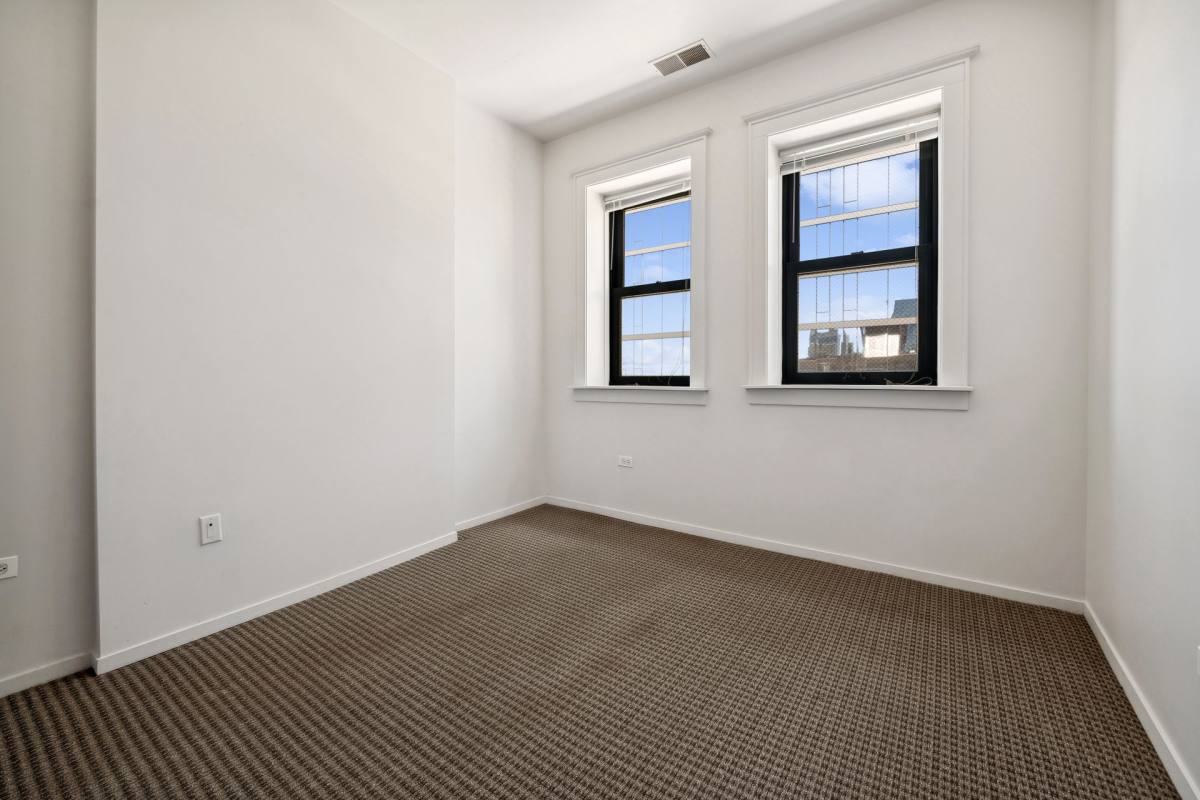 Apartment for rent at 30 E Roosevelt Rd, Chicago, IL 60605