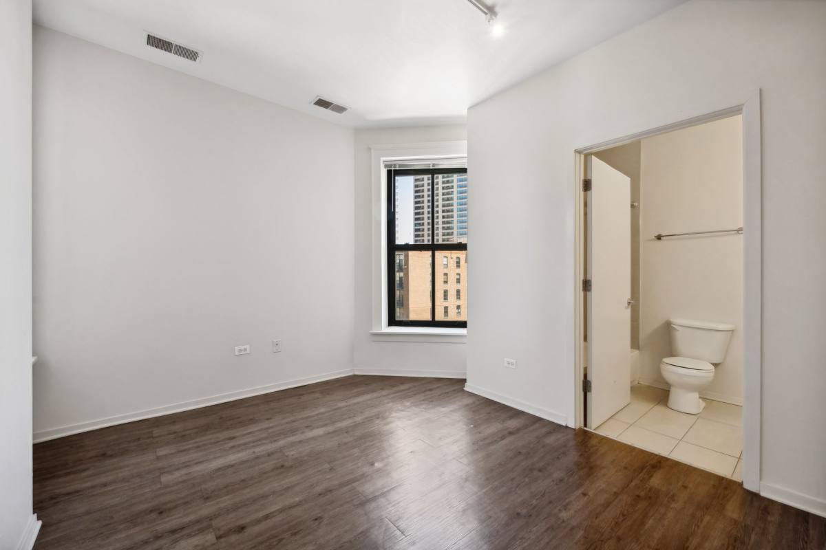 Apartment for rent at 30 E Roosevelt Rd, Chicago, IL 60605