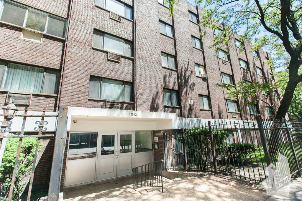 Apartment for rent at 1040 W Hollywood, Chicago, IL 60660