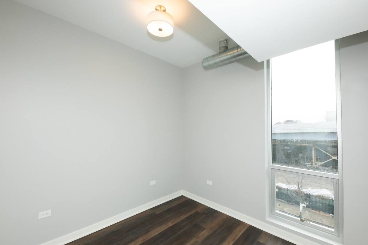 Apartment for rent at 913 W School St, Chicago, IL 60657
