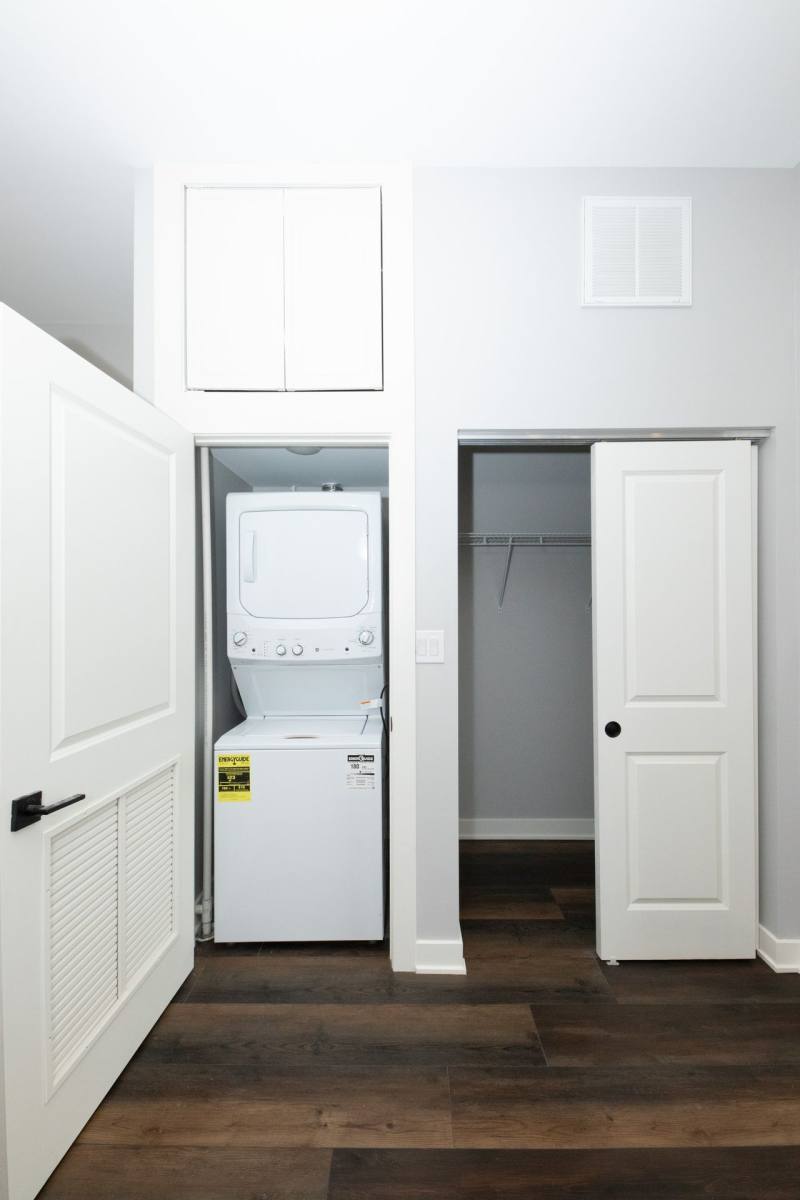 Apartment for rent at 913 W School St, Chicago, IL 60657