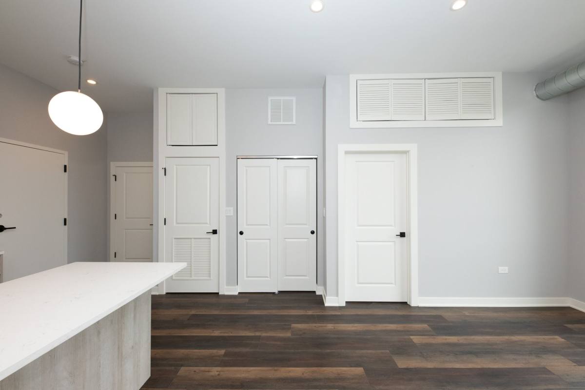 Apartment for rent at 913 W School St, Chicago, IL 60657