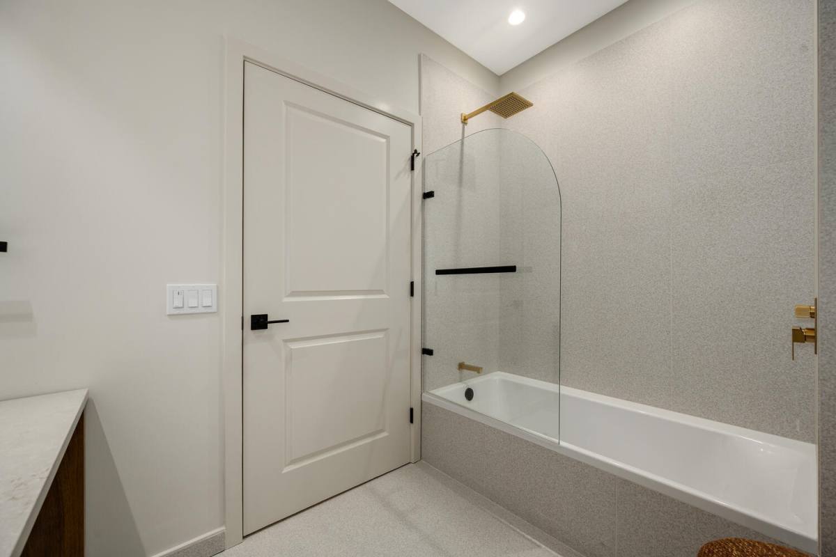 Apartment for rent at 1257 N Ashland Ave #403, Chicago, IL 60622