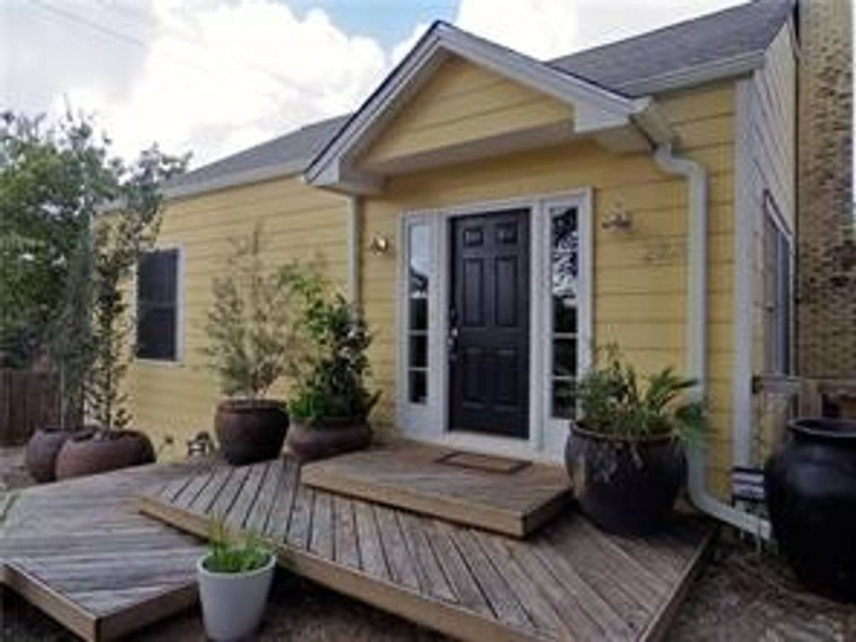 Apartment for rent at 2101 W 10th St, Austin, TX 78703