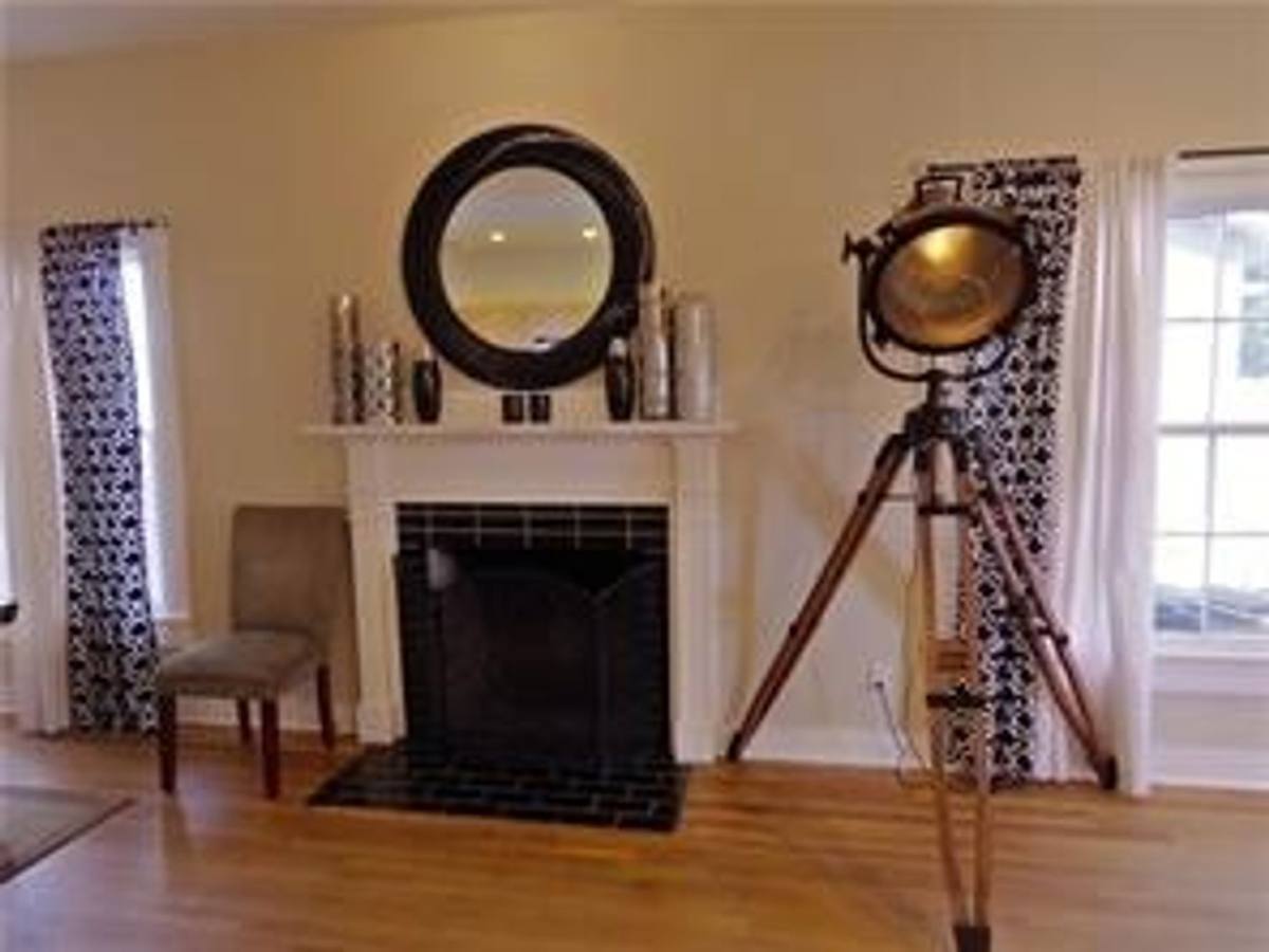 Apartment for rent at 2101 W 10th St, Austin, TX 78703