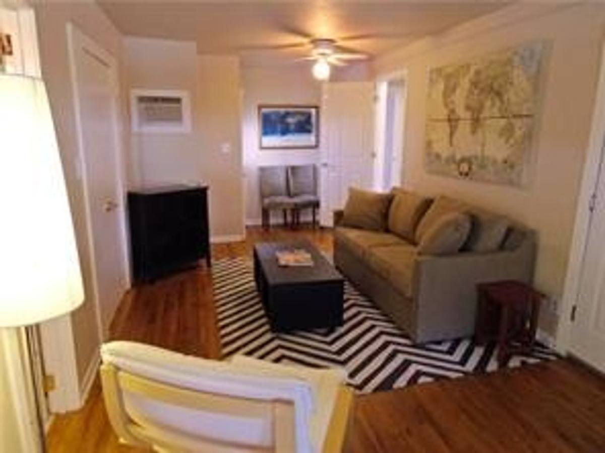 Apartment for rent at 2101 W 10th St, Austin, TX 78703