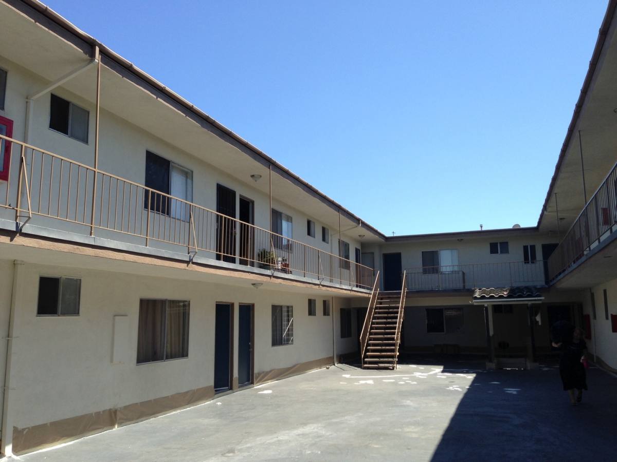 Apartment for rent at 4012 W 129th St, Hawthorne, CA 90250