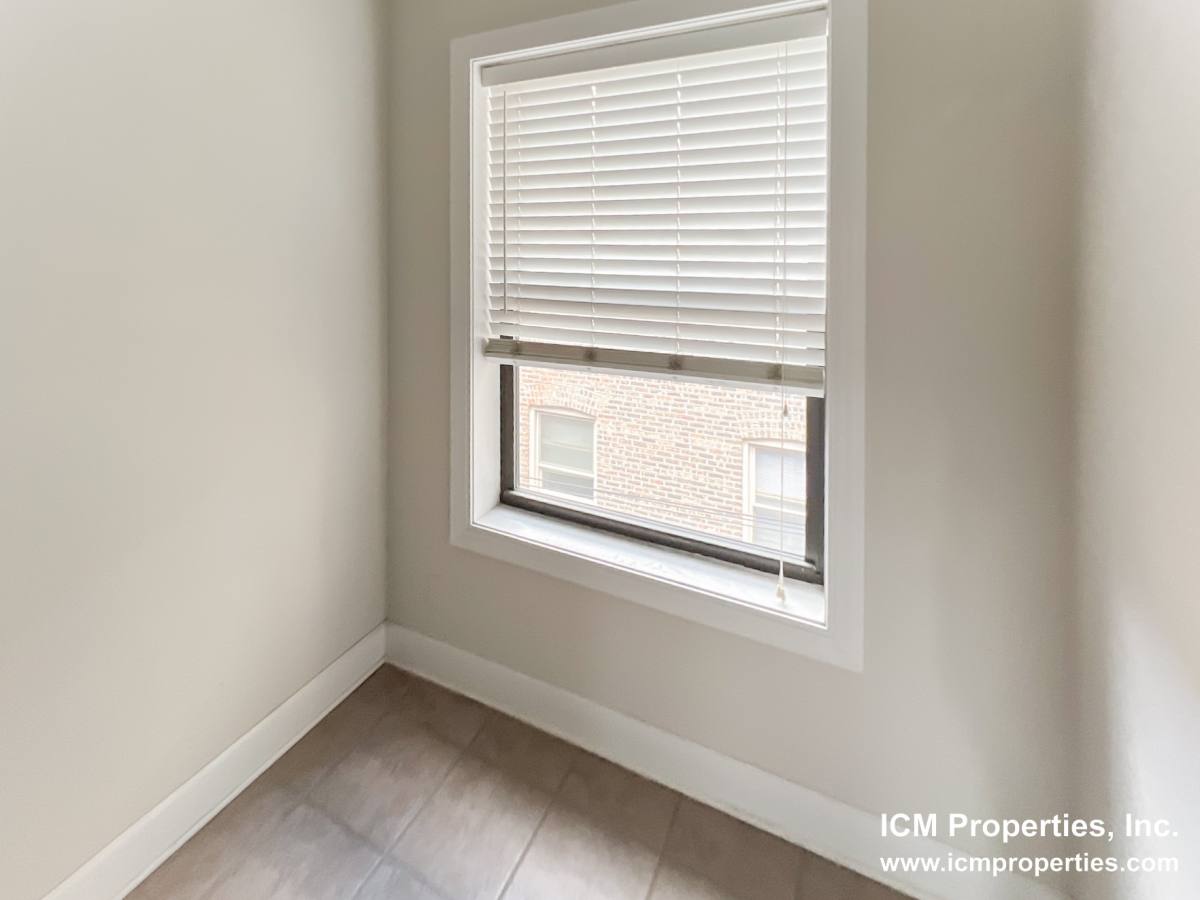 Apartment for rent at 512 W Cornelia Ave #309, Chicago, IL 60657