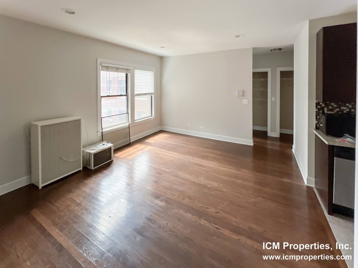 Apartment for rent at 512 W Cornelia Ave #309, Chicago, IL 60657