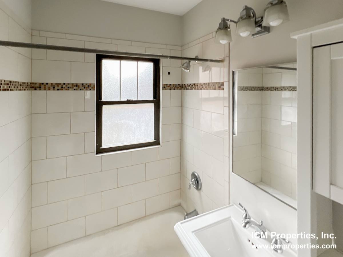 Apartment for rent at 512 W Cornelia Ave #309, Chicago, IL 60657