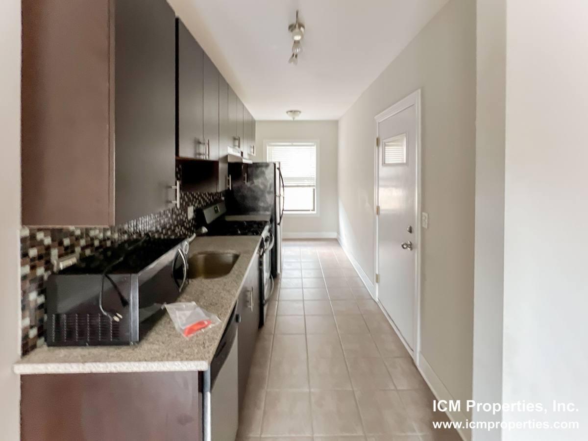 Apartment for rent at 512 W Cornelia Ave #309, Chicago, IL 60657