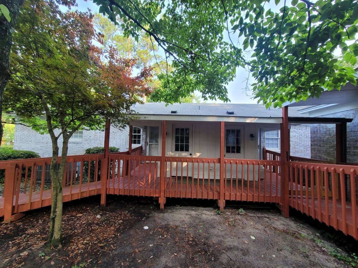 Townhouse for rent at 825 Montclair Dr, Wilmington, NC 28403