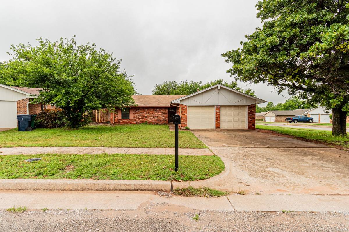 House for rent at 3808 Oakcliff Dr, Oklahoma City, OK 73135