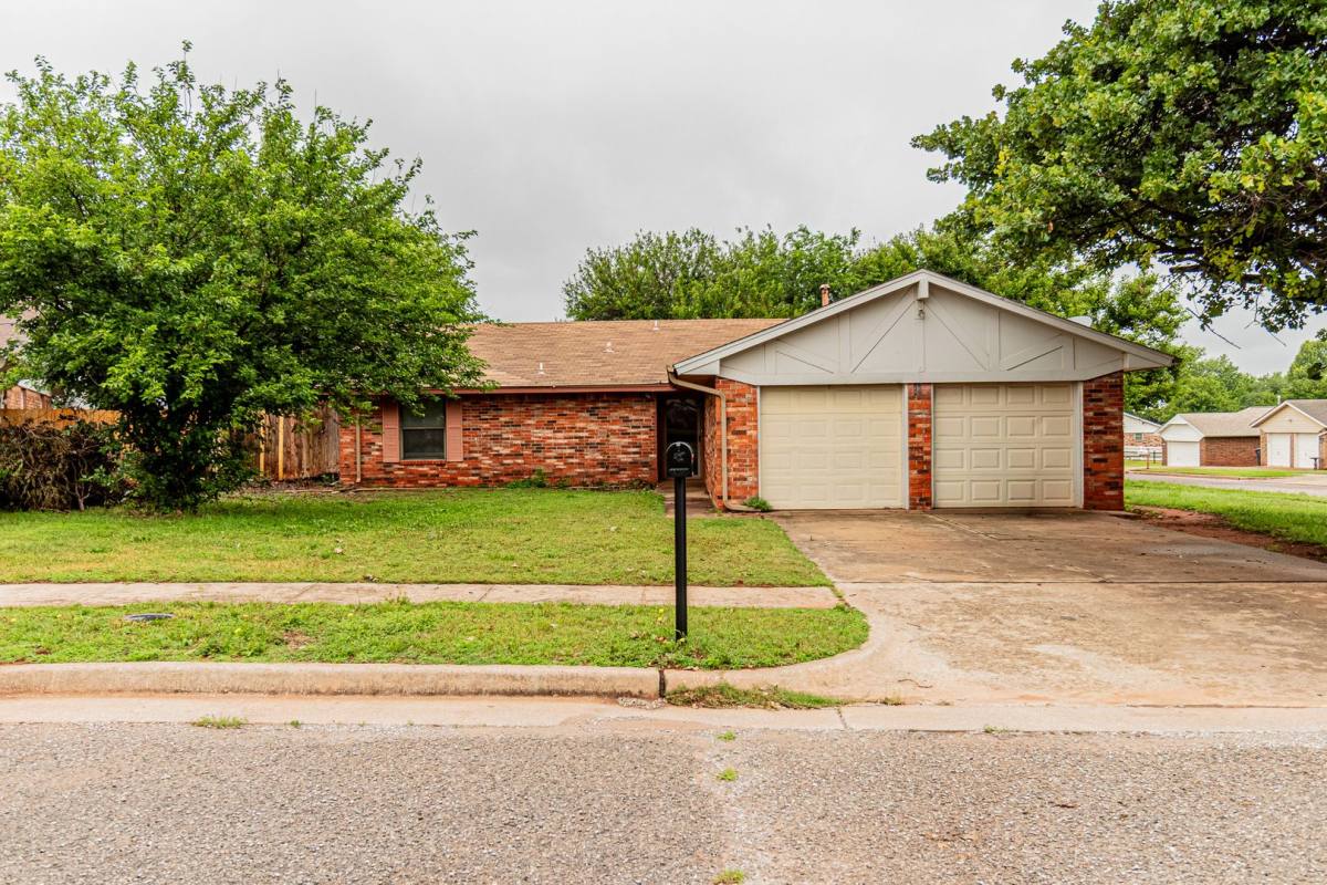 House for rent at 3808 Oakcliff Dr, Oklahoma City, OK 73135