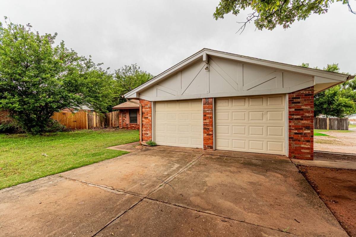 House for rent at 3808 Oakcliff Dr, Oklahoma City, OK 73135