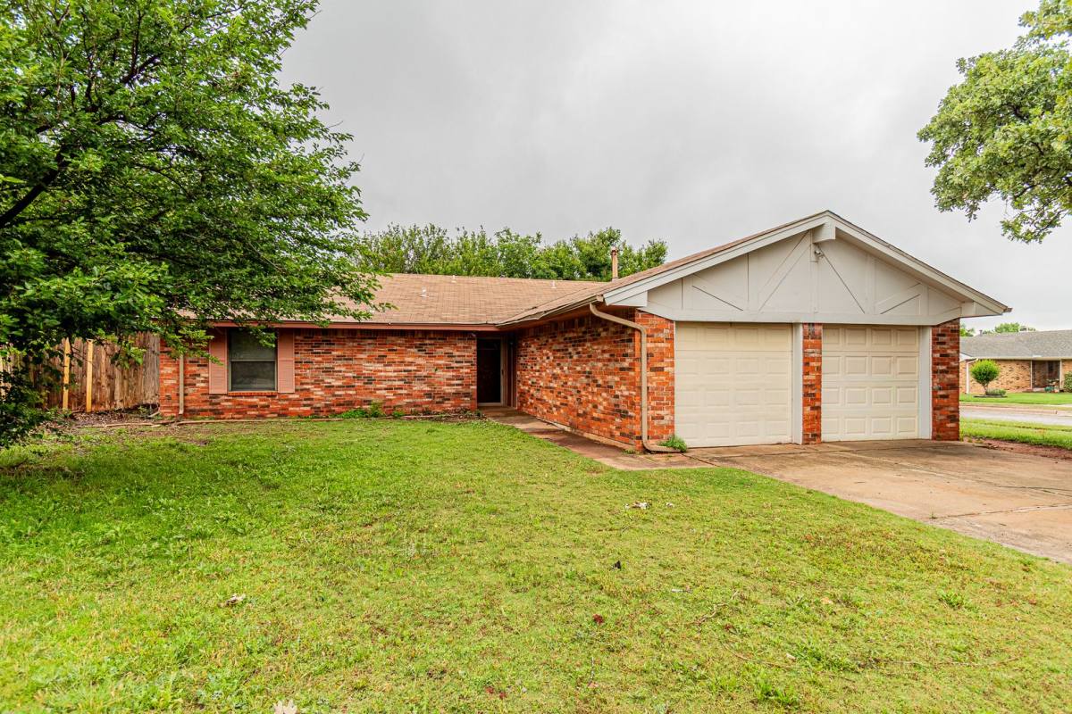 House for rent at 3808 Oakcliff Dr, Oklahoma City, OK 73135