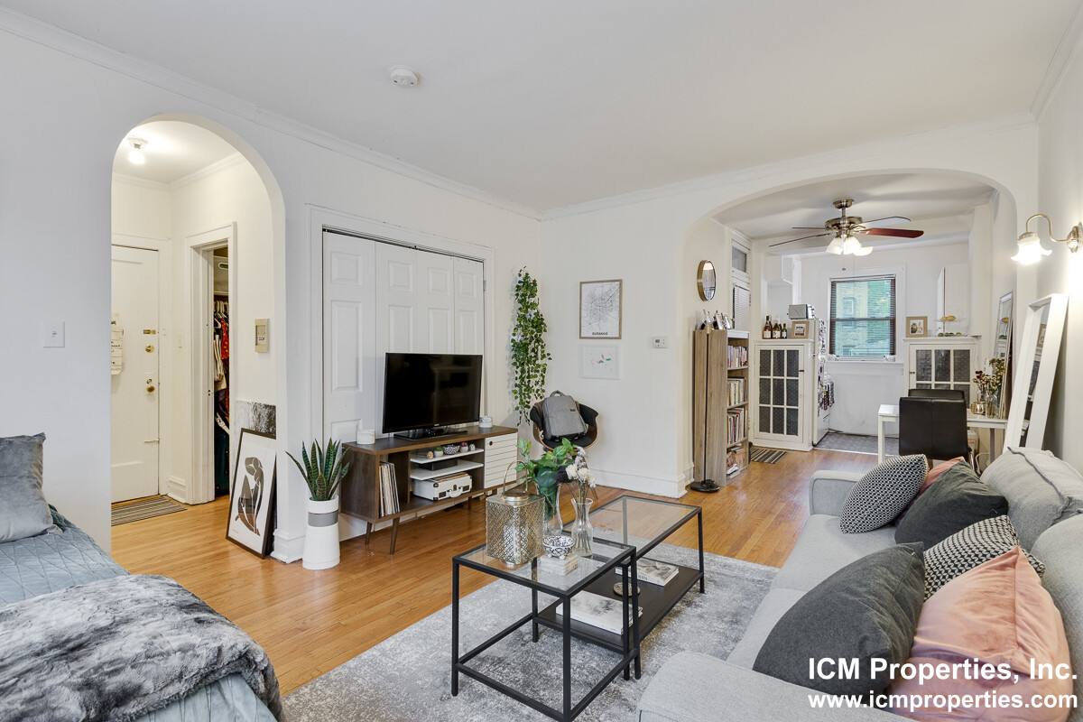 Apartment for rent at 3618 N Marshfield Ave #1C, Chicago, IL 60613