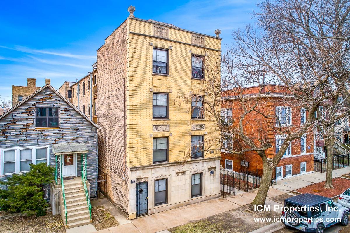 Apartment for rent at 3618 N Marshfield Ave #1C, Chicago, IL 60613