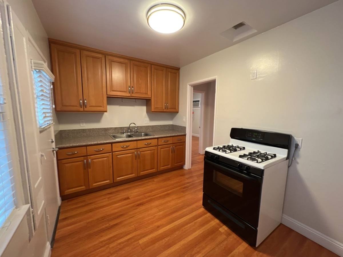 Apartment for rent at 1004-1006 1 2 E Chevy Chase Dr, Glendale, CA 91205