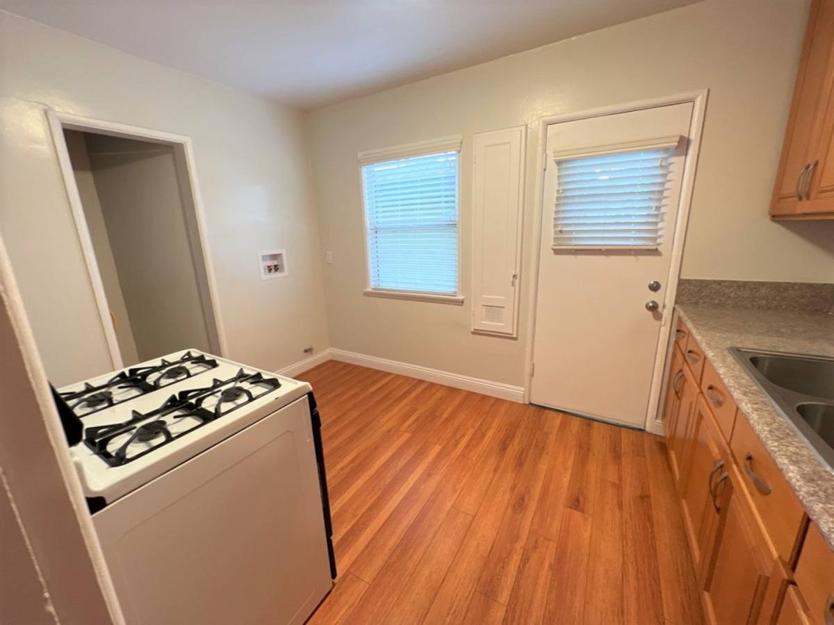 Apartment for rent at 1004-1006 1 2 E Chevy Chase Dr, Glendale, CA 91205