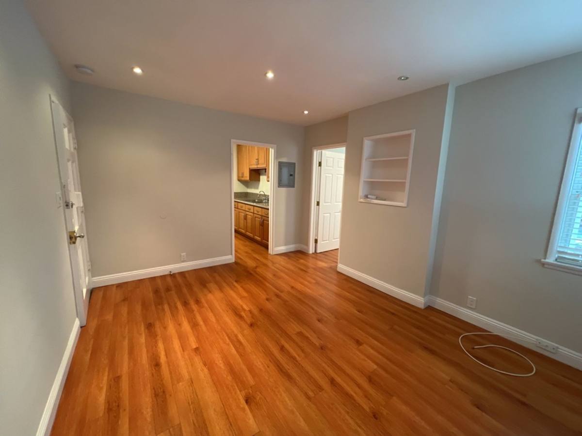 Apartment for rent at 1004-1006 1 2 E Chevy Chase Dr, Glendale, CA 91205