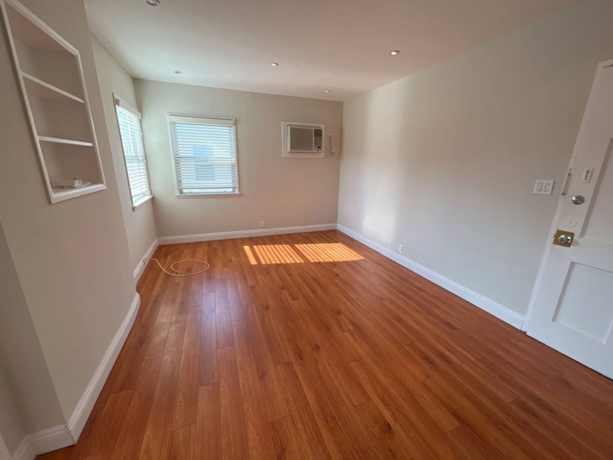 Apartment for rent at 1004-1006 1 2 E Chevy Chase Dr, Glendale, CA 91205