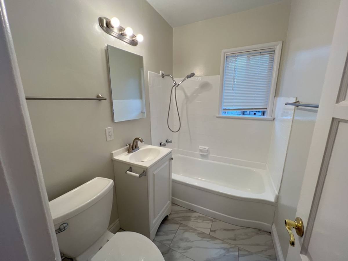 Apartment for rent at 1004-1006 1 2 E Chevy Chase Dr, Glendale, CA 91205