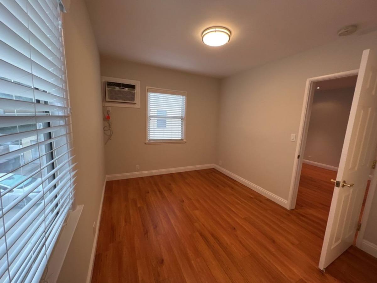Apartment for rent at 1004-1006 1 2 E Chevy Chase Dr, Glendale, CA 91205