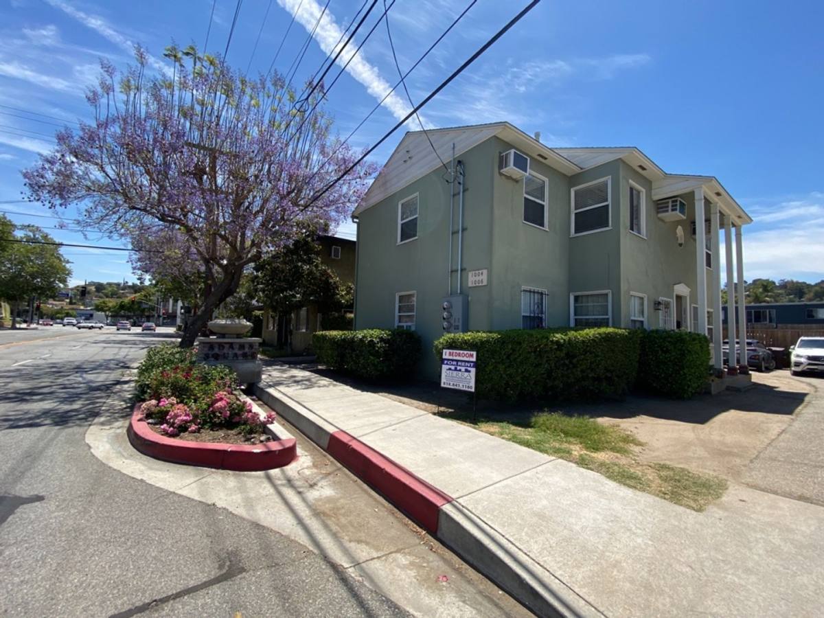 Apartment for rent at 1004-1006 1 2 E Chevy Chase Dr, Glendale, CA 91205