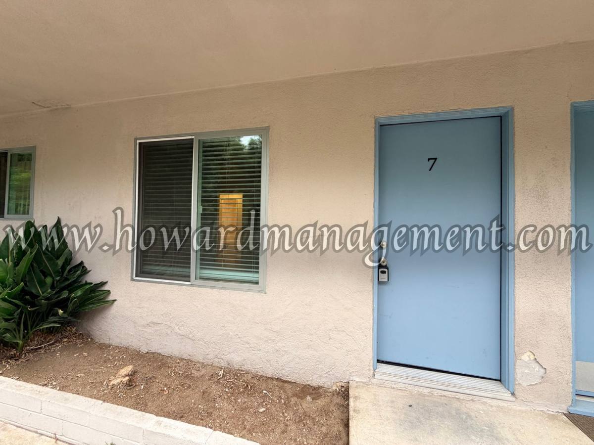 Apartment for rent at 4124 Grand View Blvd, Los Angeles, CA 90066