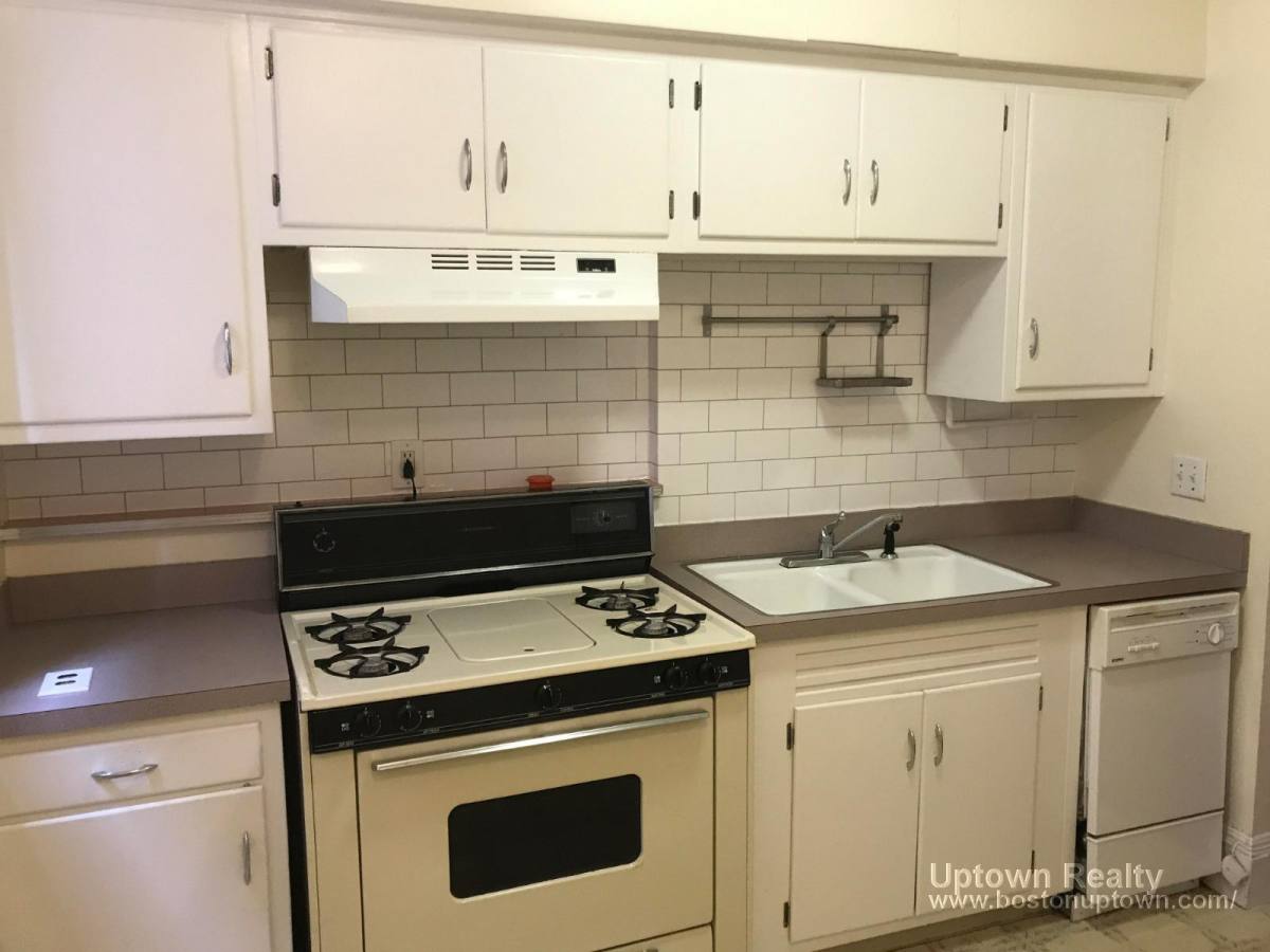 Apartment for rent at 33 Dwight St #2, Brookline, MA 02446
