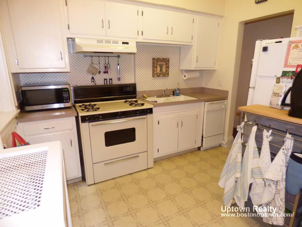 Apartment for rent at 33 Dwight St #2, Brookline, MA 02446