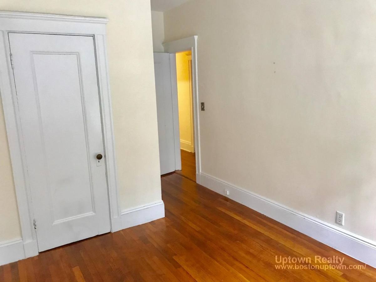 Apartment for rent at 33 Dwight St #2, Brookline, MA 02446