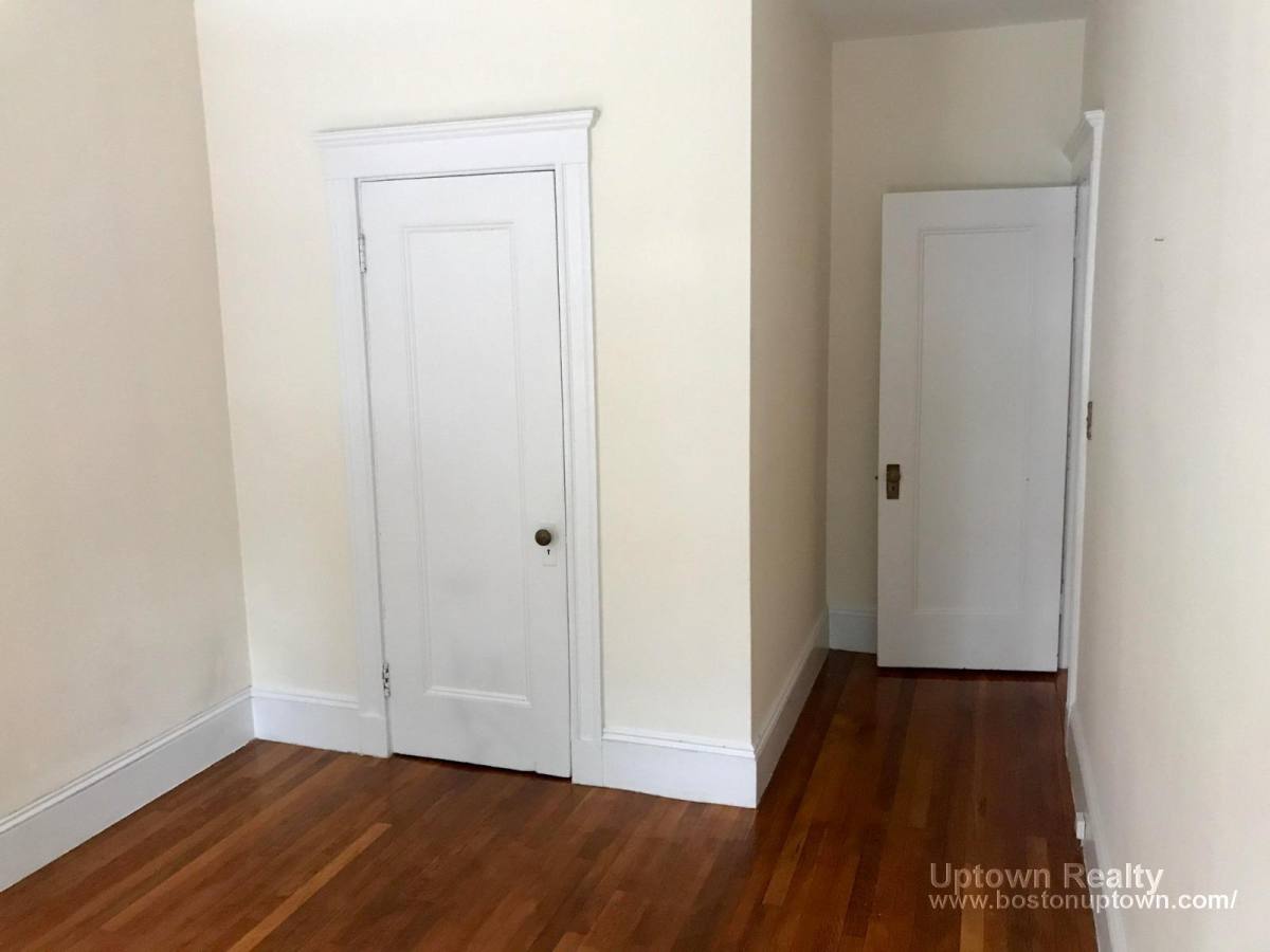 Apartment for rent at 33 Dwight St #2, Brookline, MA 02446